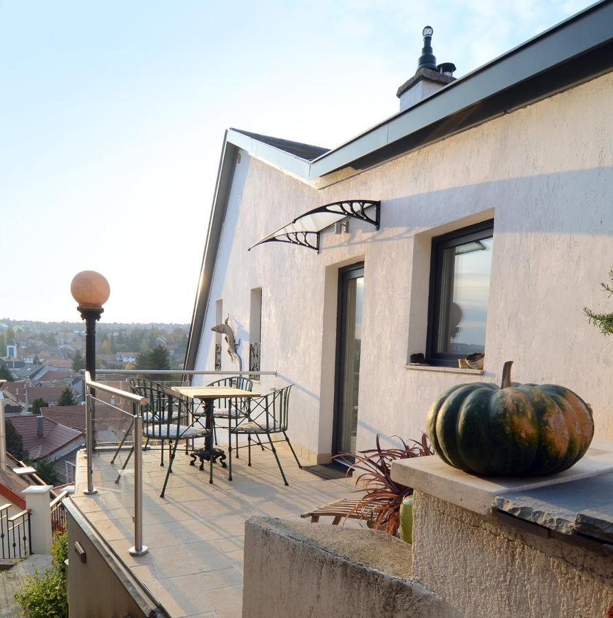 Filia Apartman Егер Екстериор снимка