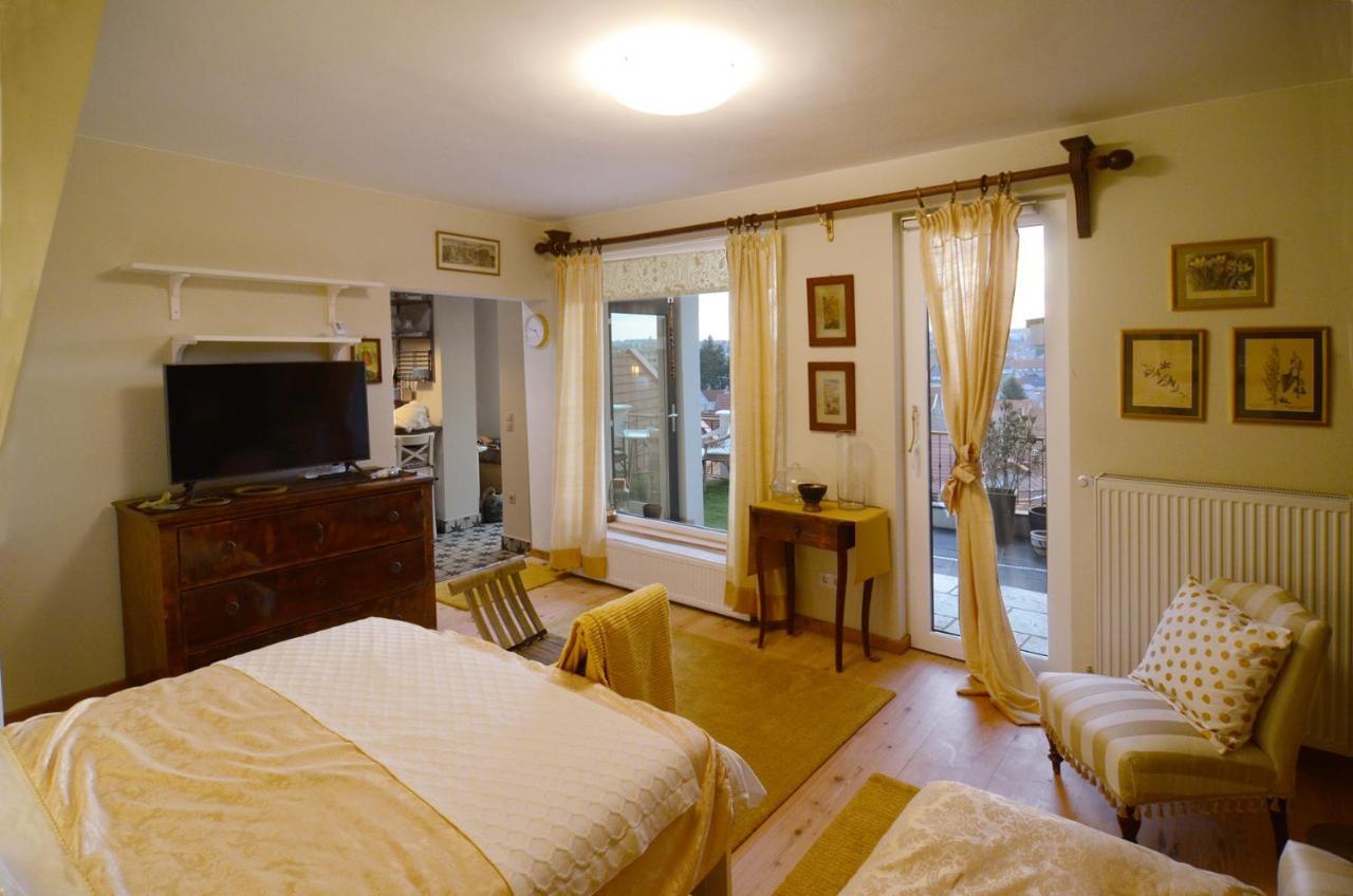 Filia Apartman Егер Екстериор снимка