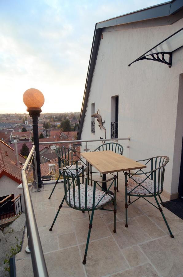 Filia Apartman Егер Екстериор снимка